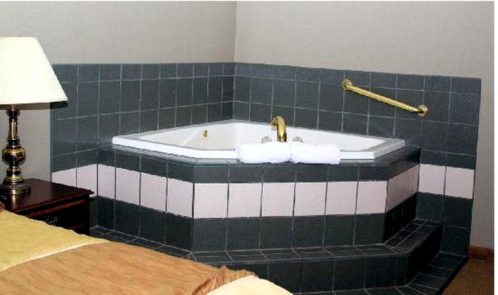 Bayside Hotel (Bayside Inn, The Surf) - From Web Listing (newer photo)